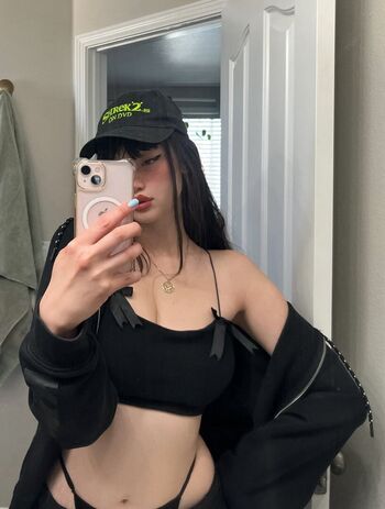 Amylouisev leaked private photo uncensored HD quality
