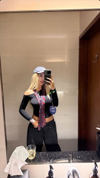 Ava max  page leaked private photo uncensored HD quality