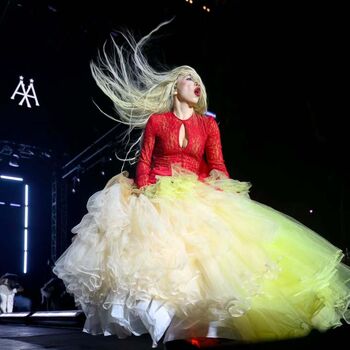 Ava max  page leaked private photo uncensored HD quality