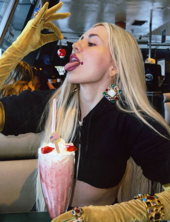 Ava max  page leaked private photo uncensored HD quality