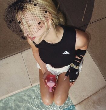 Ava max  page leaked private photo uncensored HD quality