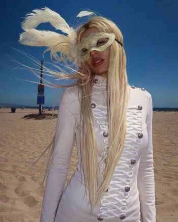 Ava max  page leaked private photo uncensored HD quality