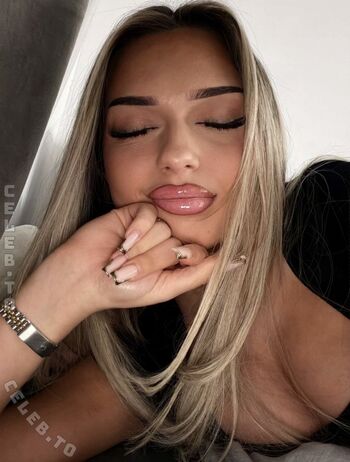 Avendaaxs leaked private photo uncensored HD quality