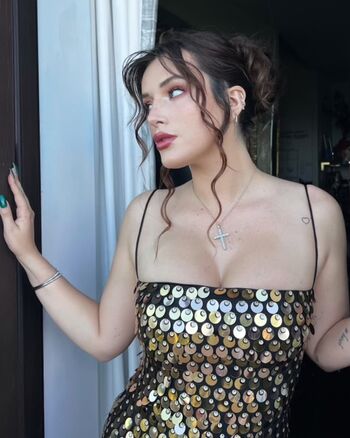 Bella thorne  page leaked private photo uncensored HD quality