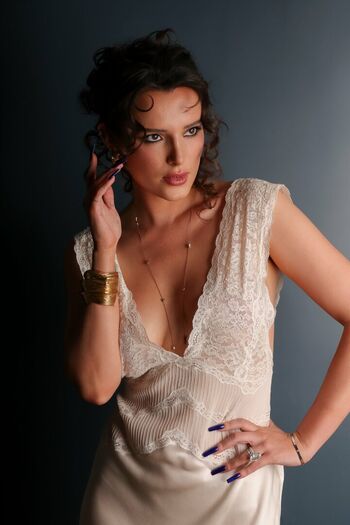 Bella thorne  page leaked private photo uncensored HD quality