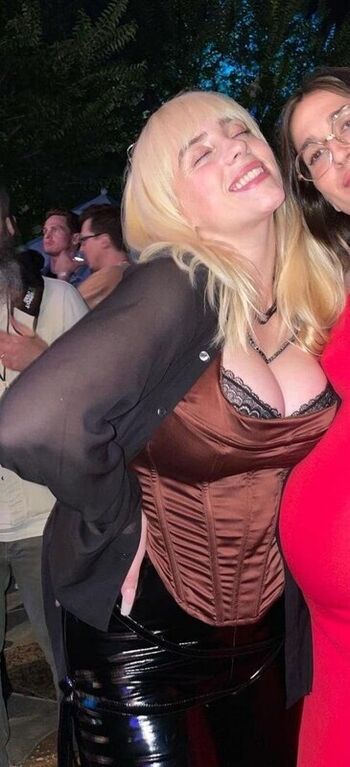 Billie eilish  page leaked private photo uncensored HD quality
