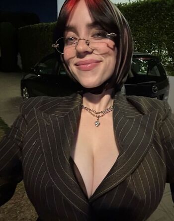 Billie eilish  page leaked private photo uncensored HD quality
