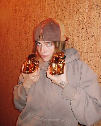 Billie eilish  page leaked private photo uncensored HD quality