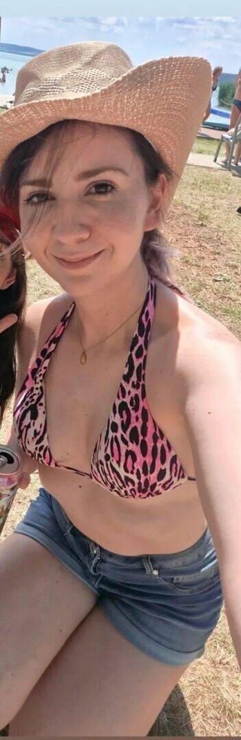 Cmomil leaked private photo uncensored HD quality