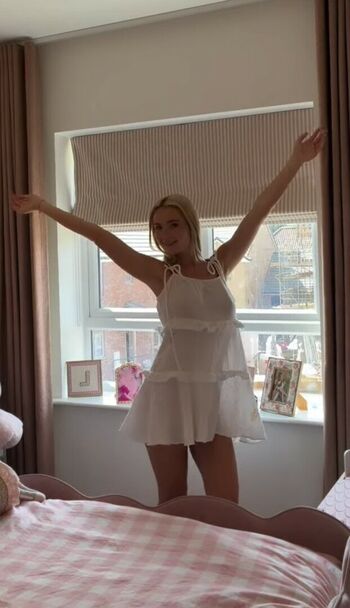 Carolinemarie leaked private photo uncensored HD quality