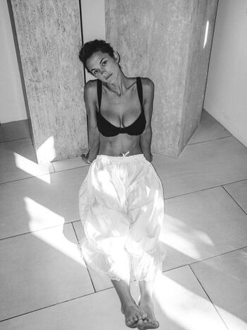 Chloe east leaked private photo uncensored HD quality