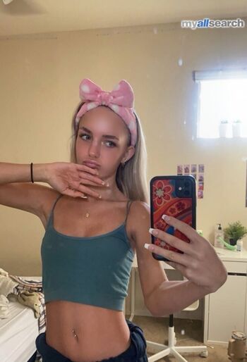 Chloearnett leaked private photo uncensored HD quality