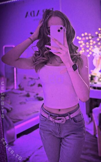 Crystalmarykitty page leaked private photo uncensored HD quality