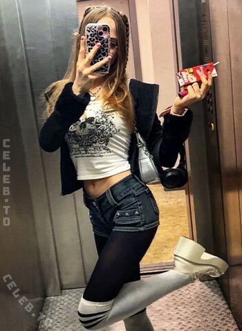 Crystalmarykitty page leaked private photo uncensored HD quality