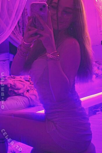 Crystalmarykitty page leaked private photo uncensored HD quality