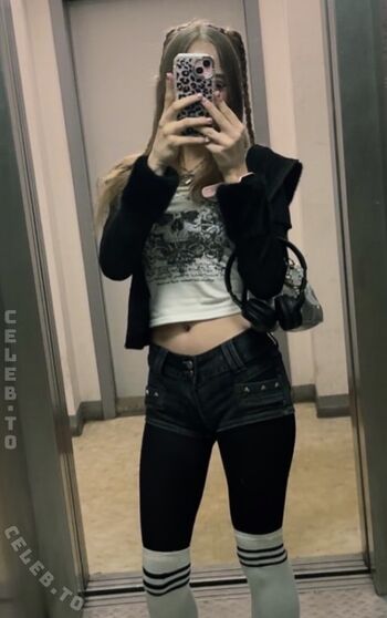 Crystalmarykitty page leaked private photo uncensored HD quality