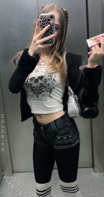 Crystalmarykitty page leaked private photo uncensored HD quality