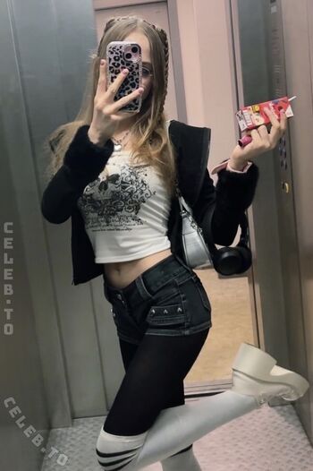 Crystalmarykitty page leaked private photo uncensored HD quality