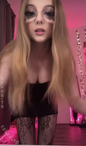 Crystalmarykitty page leaked private photo uncensored HD quality