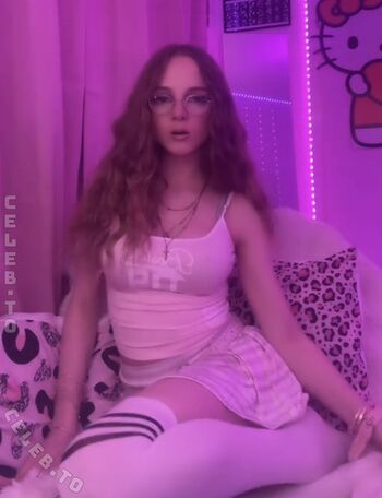 Crystalmarykitty page leaked private photo uncensored HD quality