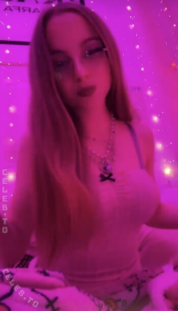 Crystalmarykitty page leaked private photo uncensored HD quality