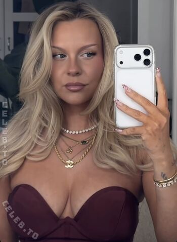 Dagi bee  page leaked private photo uncensored HD quality