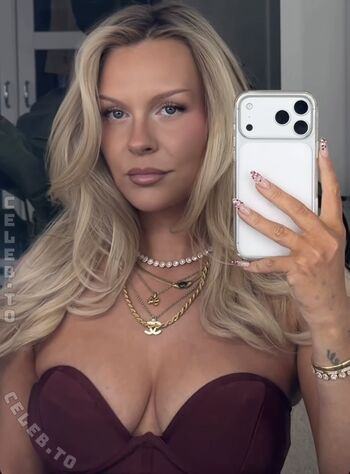 Dagi bee  page leaked private photo uncensored HD quality