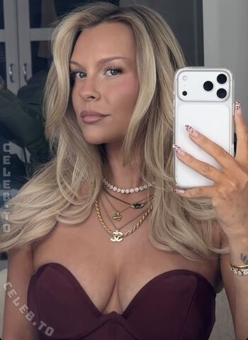 Dagi bee  page leaked private photo uncensored HD quality