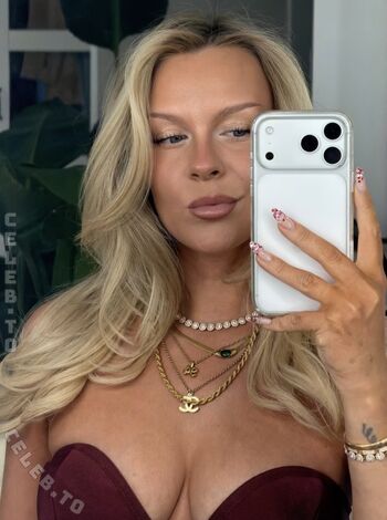 Dagi bee  page leaked private photo uncensored HD quality