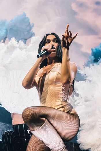 Dua lipa  page leaked private photo uncensored HD quality