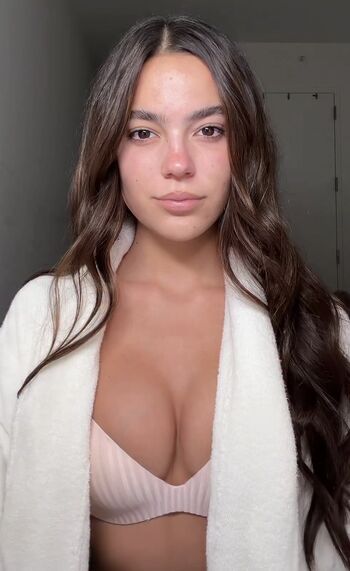 Ella mendelsohn page leaked private photo uncensored HD quality
