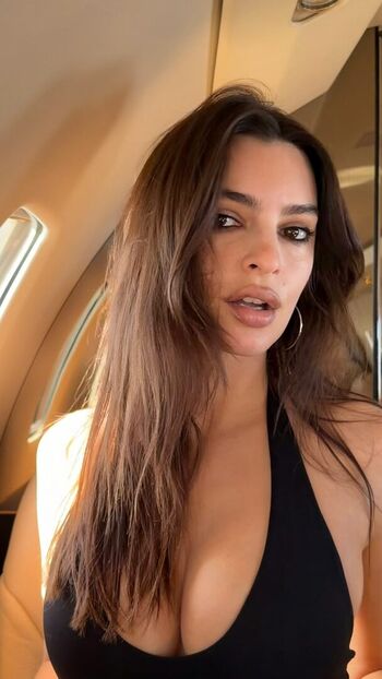 Emily ratajkowski  page leaked private photo uncensored HD quality