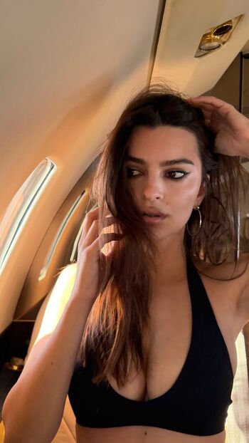 Emily ratajkowski  page leaked private photo uncensored HD quality