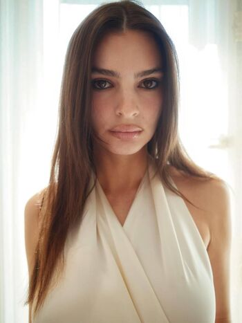 Emily ratajkowski  page leaked private photo uncensored HD quality