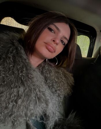 Emily ratajkowski  page leaked private photo uncensored HD quality