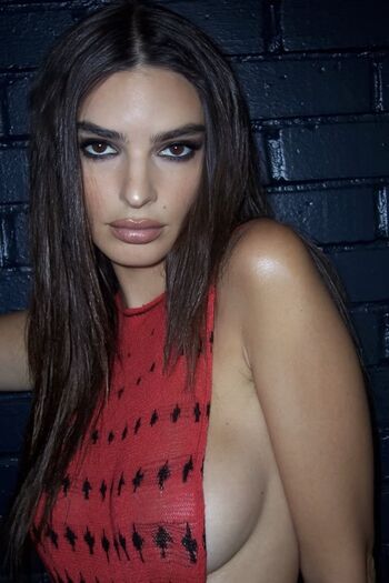 Emily ratajkowski  page leaked private photo uncensored HD quality
