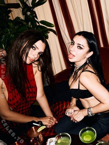 Emily ratajkowski  page leaked private photo uncensored HD quality