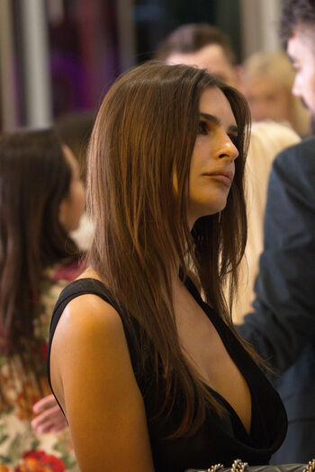 Emily ratajkowski  page leaked private photo uncensored HD quality