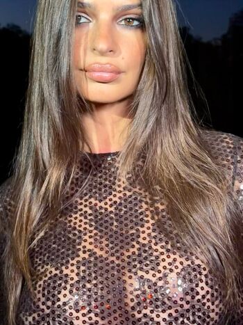 Emily ratajkowski  page leaked private photo uncensored HD quality