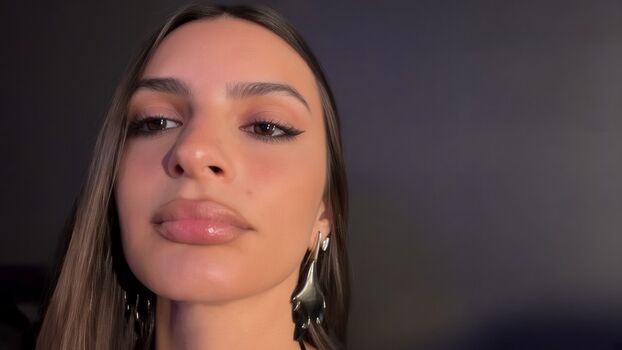 Emily ratajkowski  page leaked private photo uncensored HD quality