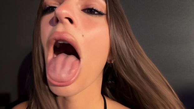 Emily ratajkowski  page leaked private photo uncensored HD quality