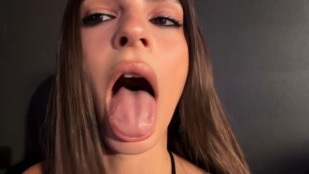 Emily ratajkowski  page leaked private photo uncensored HD quality