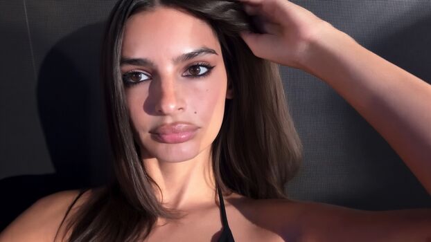 Emily ratajkowski  page leaked private photo uncensored HD quality