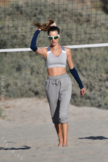 Emily ratajkowski leaked private photo uncensored HD quality