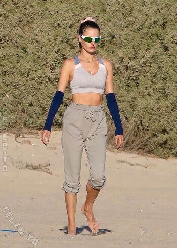 Emily ratajkowski leaked private photo uncensored HD quality