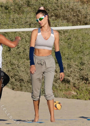 Emily ratajkowski leaked private photo uncensored HD quality