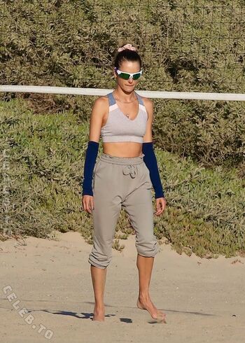 Emily ratajkowski leaked private photo uncensored HD quality