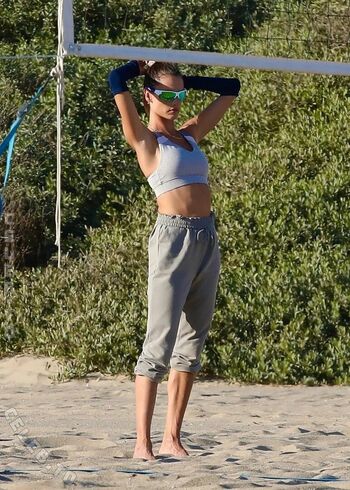 Emily ratajkowski leaked private photo uncensored HD quality