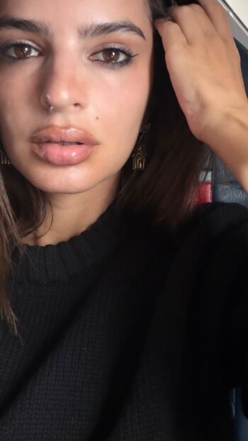 Emily ratajkowski leaked private photo uncensored HD quality