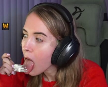 Emilycc leaked private photo uncensored HD quality